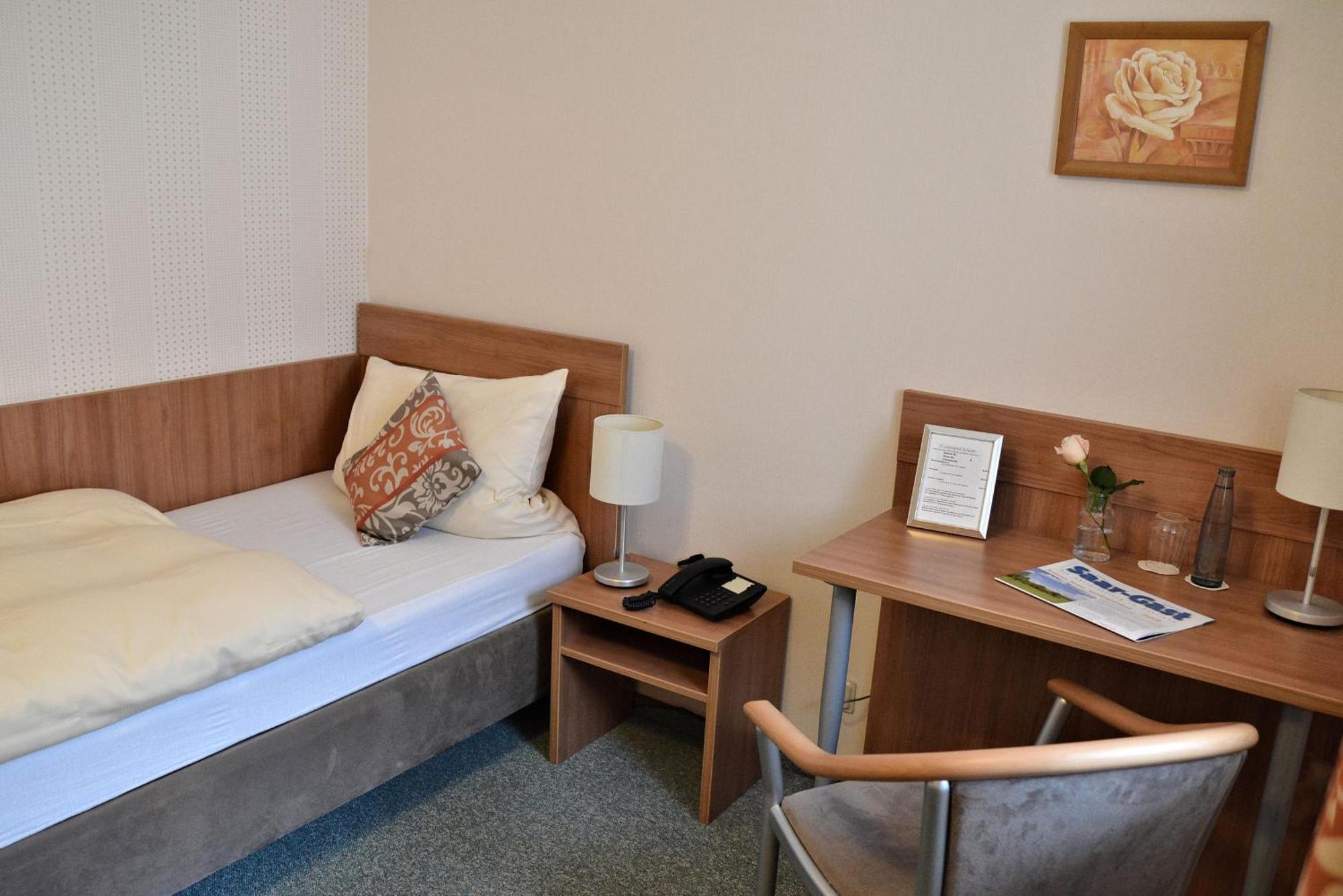 Rosenhotel Scherer Schiffweiler Bagian luar foto
