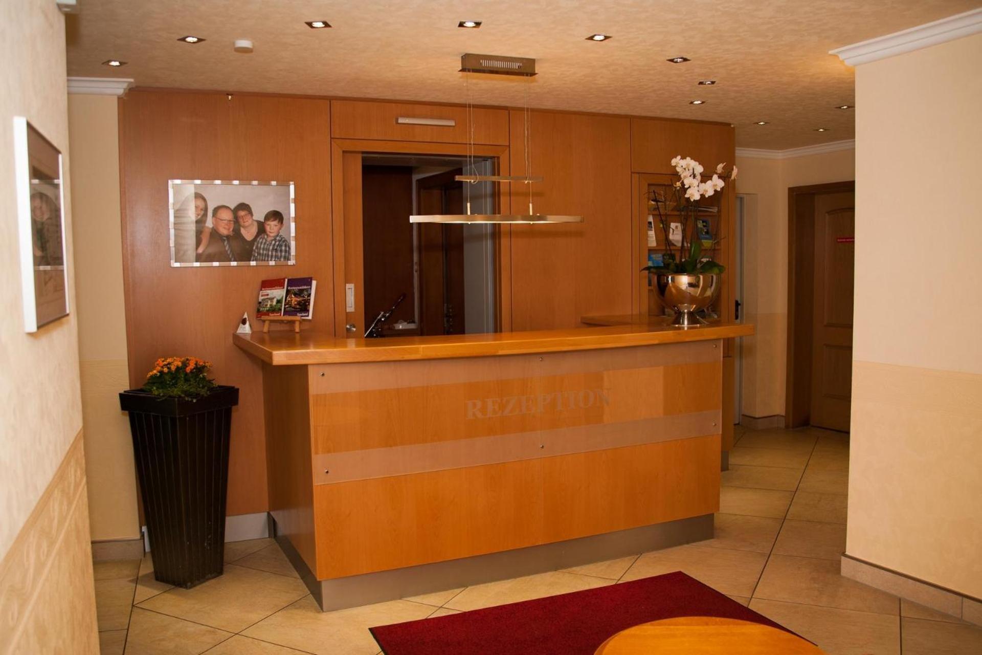 Rosenhotel Scherer Schiffweiler Bagian luar foto
